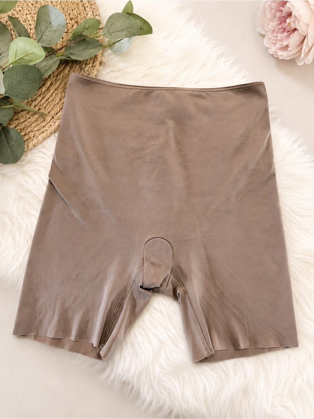 SPANX Higher Power Mid Thigh Shaper Shorts Taupe Beige Size Large Shapewear